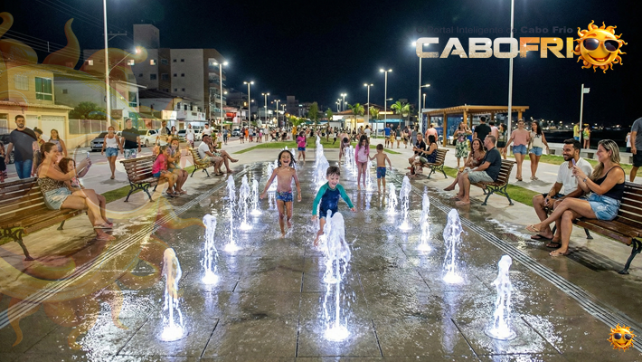 Praça das Águas é o melhor passeio noturno gratuito para crianças em Cabo Frio.